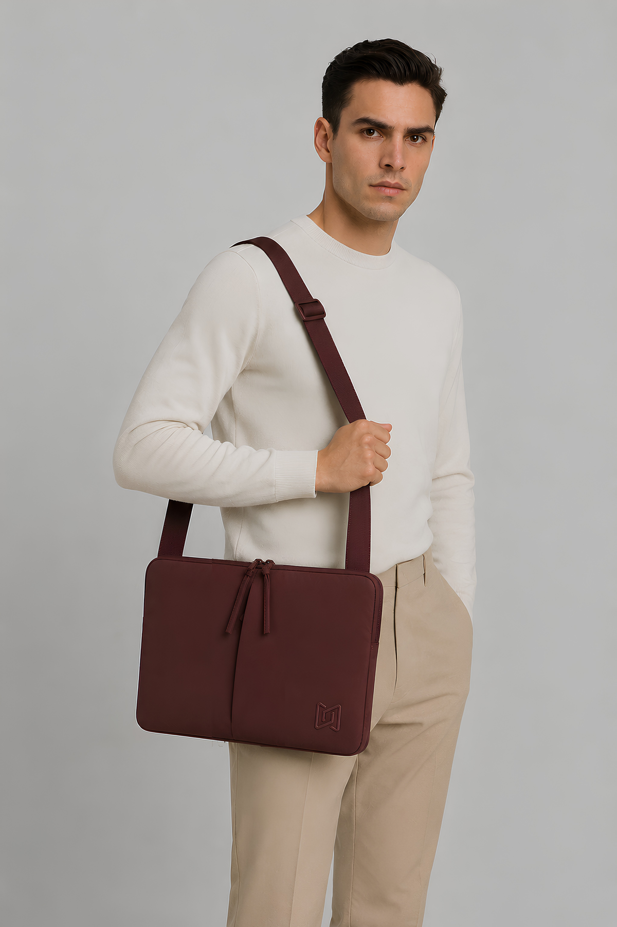 The Port Laptop Sleeve in Maroon carried on the shoulder #Color_Maroon