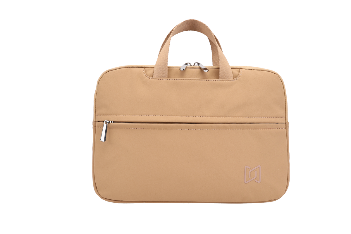 The Studio Portfolio in Light Brown, front zip detail #Color_Light Brown